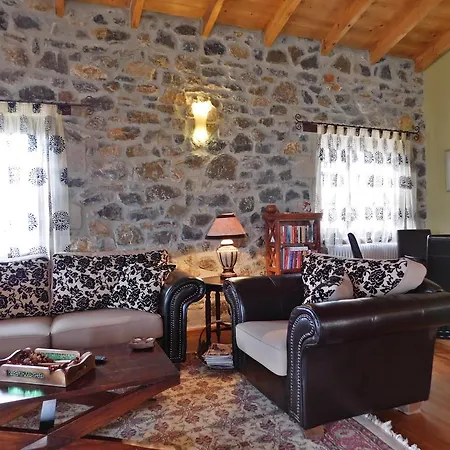 Akrothea Гура